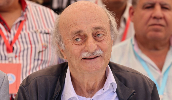 مواقف جنبلاط ضد الدخول في الحرب لا تنعكس على علاقته بـ«حزب الله»<br />
يعمل على خطة طوارئ مع الحزب لمواجهة التطورات