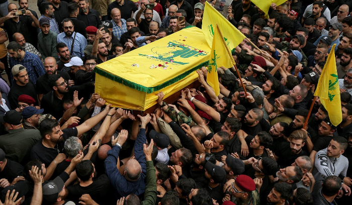 المسيّرات الهجومية وصواريخ «بركان» أحدث أسلحة «حزب الله» في المواجهة مع إسرائيل<br />
خبير عسكري: قدرات الحزب تفوق بـ10 مرات قدرات «حماس»