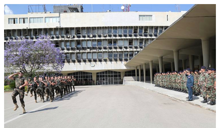 هل تراجع تأجيل التسريح لمصلحة تعيين قائد؟