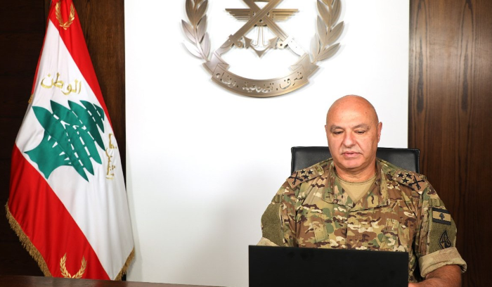 «الفراغ الممنوع» في الجيش: قائد جديد أم بقاء عون؟<br />
<br />
«حزب الله» يدعو وزراء باسيل إلى الجلسة.. وليس إلى المراسيم الجوالة