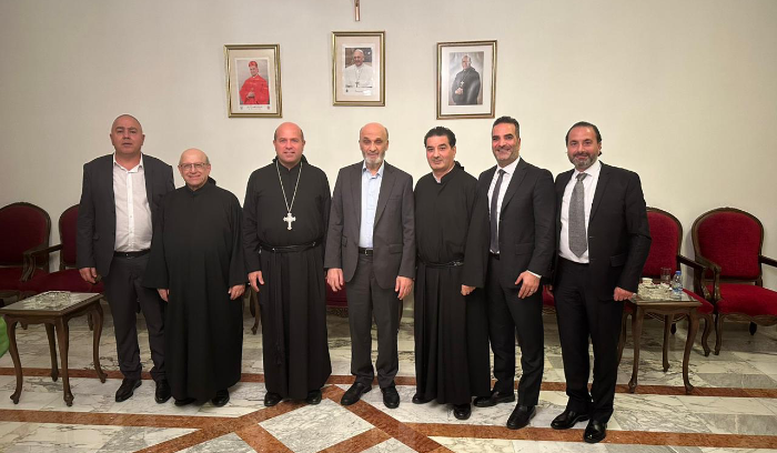 جعجع يعزي المدبر طوني فخري بالذكرى  الاربعين لوالدته