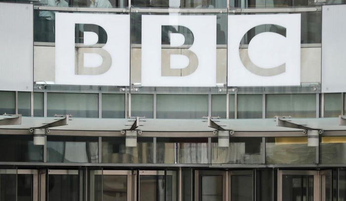 خيط رفيع بين حرّية الصحافي وخطّ المؤسّسة الإعلاميّة ما الذي جرى مع ندى عبد الصمد... نشاطها التنفيذي معلّق!