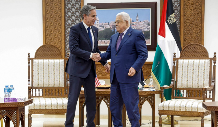 عباس يربط عودة السلطة الفلسطينيّة إلى قطاع غزة بـ