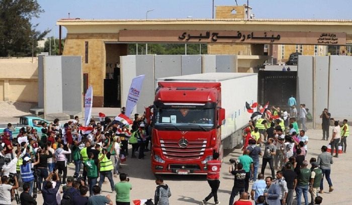 أكثر من 100 شاحنة مساعدات تدخل غزة