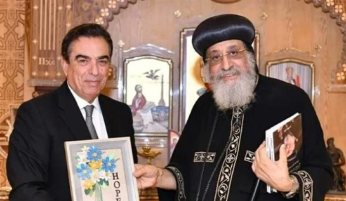 قرداحي يهدي درع تكريمه في مهرجان “سيمفوني” لشهداء غزة ويلتقي البابا تواضروس