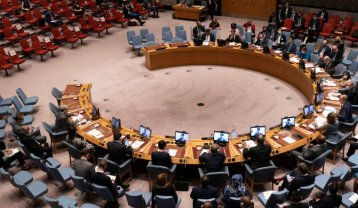 من يحسم السباق بين 