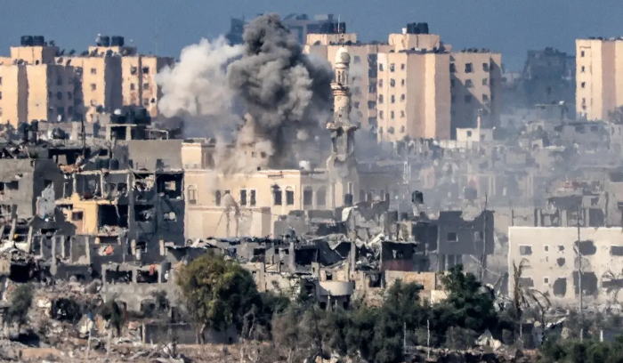 غزة تشهد القصف الأعنف برًّا وبحرًا وجوًّا!