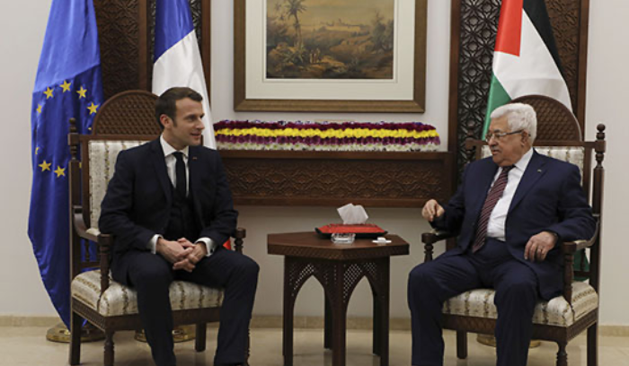 عباس التقى ماكرون وبحث معه الاوضاع في غزة