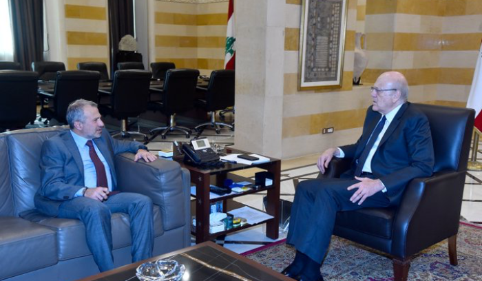 باسيل يحرّك السياسة الداخلية: الحرب والرئاسة وقيادة الجيش والنازحون