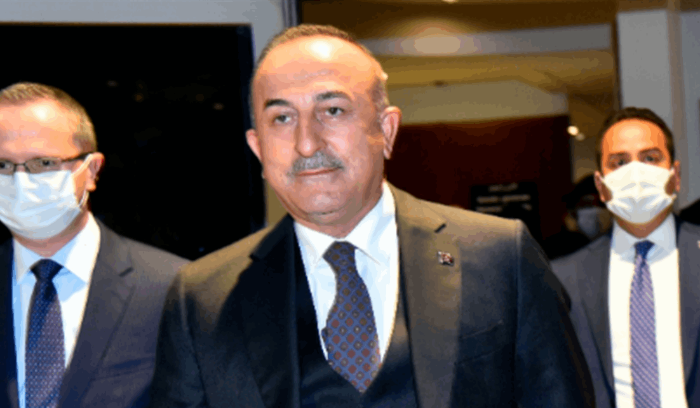 وصول وزير خارجية تركيا الى مطار بيروت