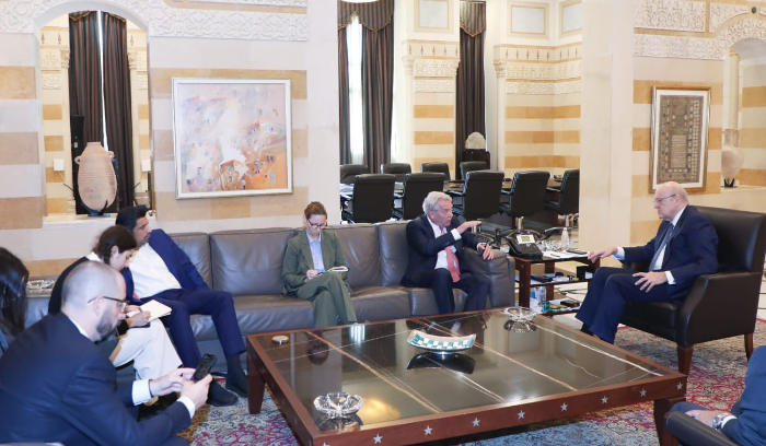 عباس يبحث مع بلينكن سبل وقف العدوان على شعب فلسطين