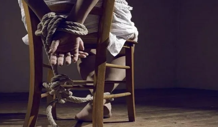 إحتجاز إعلامية…وعصب أعينها لتسع ساعات من قبل حزب الله!