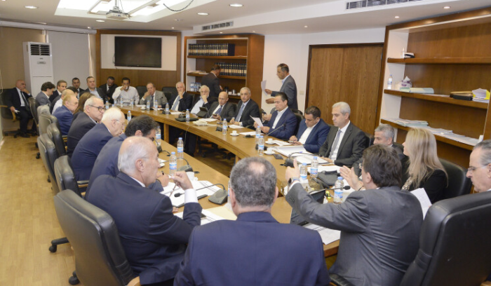 لا انفراج رئاسياً.. الحراك القطري: صدام خيارات.. عبوة النازحين تُهدّد لبنان كله