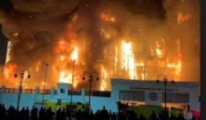 إصابة ٢٥ شخصًا في حريق  هائل في مديرية الامن في الاسماعيلية فجرًا