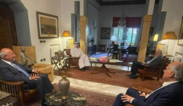 جنبلاط عرض مع السفير القطري للتطوّرات