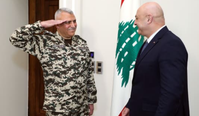 اللواء شقير يدعو لإزالة هذه الصور واللافتات