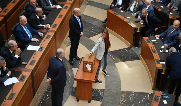 الرد على رسالة بري «الحوارية»: «التيار» يشترط... و«القوات» ترفض «التزاماً بالدستور»<br />
مستشار باسيل: حوار بين متساوين بلا رئيس ومرؤوس