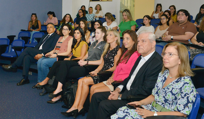 ندوة لكلية التمريض والعلوم الصحية وكلية العلوم الإنسانية في جامعة سيدة اللويزة بالتعاون جمعية تحليل السلوك في لبنان