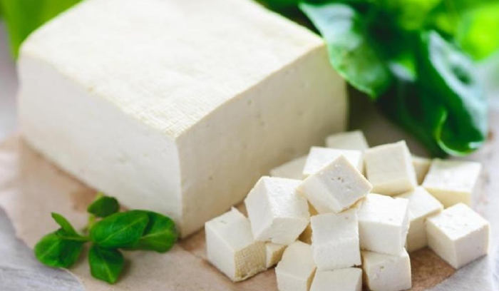 ألبان وأجبان فاسدة ومواد غذائية منتهية الصلاحية!