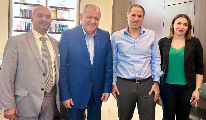 رئيس حركة الأرض اللبنانية طلال الدويهي زار الجميل