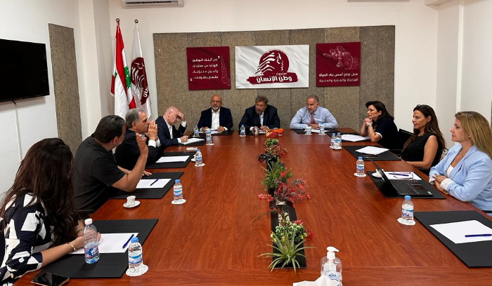 “وطن الإنسان