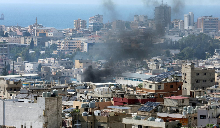 عُقدة التزام الإسلاميين بالاتفاقات تُفشل مساعي وقف إطلاق النار بمخيم «عين الحلوة»<br />
العزام في بيروت... واجتماعات أمنية لوقف المعارك المتواصلة منذ 5 أيام