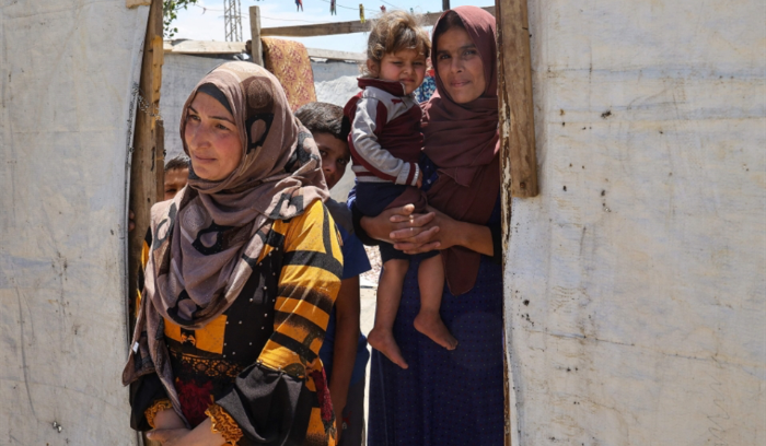 استفاقة متأخّرة على المخاطر وعلى ضبط الجمعيات غير الحكومية | قائد الجيش: النزوح تهديد وجودي