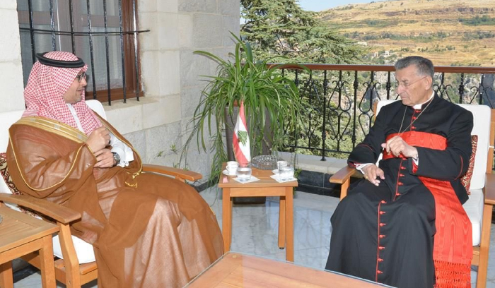 سفراء «الخماسية» يملأون الفراغ وسط سباق بين برّي ولودريان<br />
كتلة جنبلاط إلى الحوار.. ومحادثات واعدة لمنصوري في الرياض