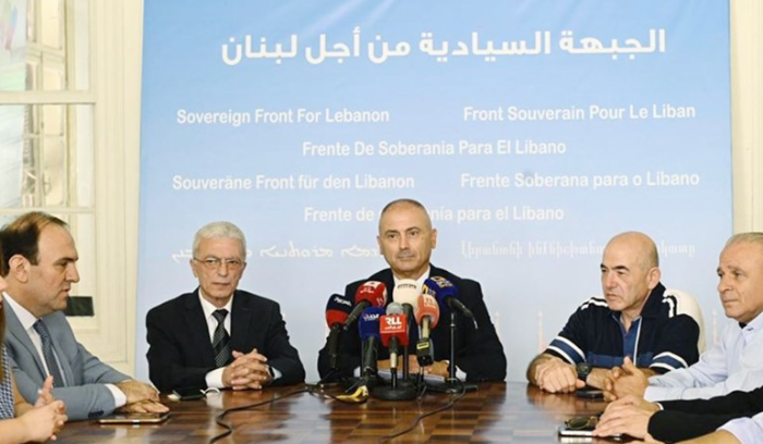 تدهور العلاقات بين باريس وطهران.. بين اللقاء «الخماسي» ونفط لبنان<br />
انتهت الزحمة الديبلوماسية في بيروت على وعود وعادت كرة الأزمة إلى الملعب الداخلي