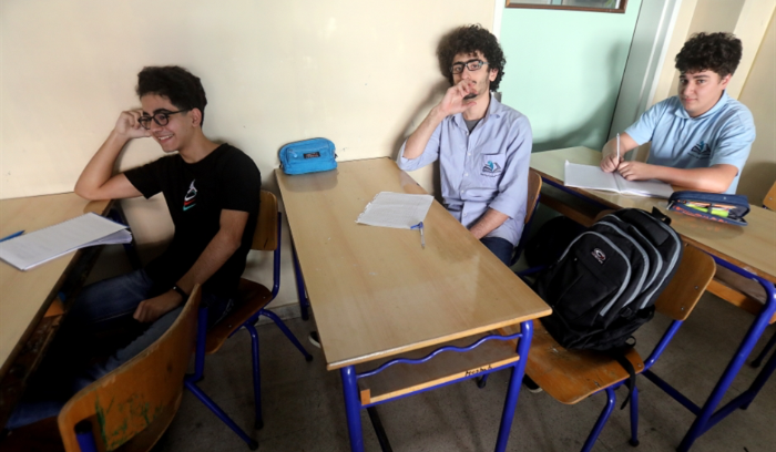 نصف أساتذة الرسمي خارج التعليم<br />
عودة جزئية إلى الـ«أونلاين»؟