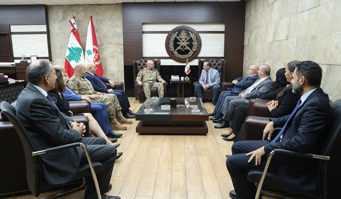 العماد عون استقبل وفدًا من نادي الصحافة