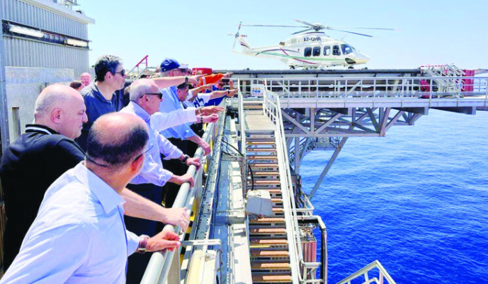 باريس تحذر من العرقلة والعقوبات.. وتوتر على ضفاف الحفر الرئاسي