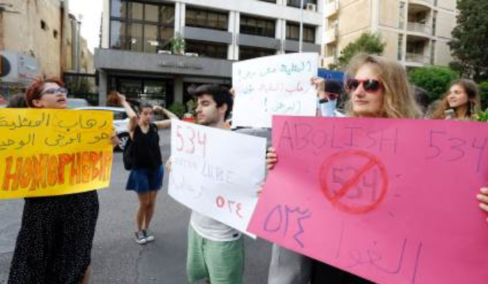 المثليون واللاجئون والأعداء المصطنعون: 