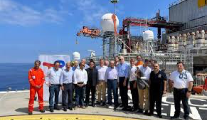 عويدات يحرِّك الملاحقات بحق سلامة وكيانات النظام المالي<br />
برّي وميقاتي يستطلعان «الحدث النفطي» وسط غيظ عوني.. وباسيل يهاجم جعجع ويتوعد المنظومة