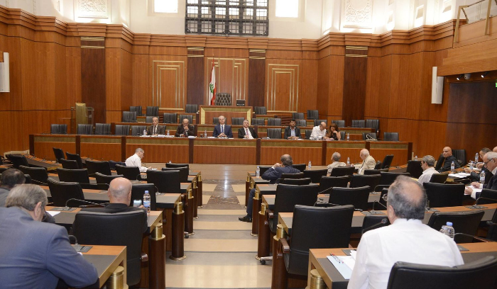 حماسة مسيحية لبنانية يقودها التيار الوطني الحر لـ«اللامركزية» الإدارية والمالية<br />
معارضوه يتهمونه بـ«الاستغلال السياسي»