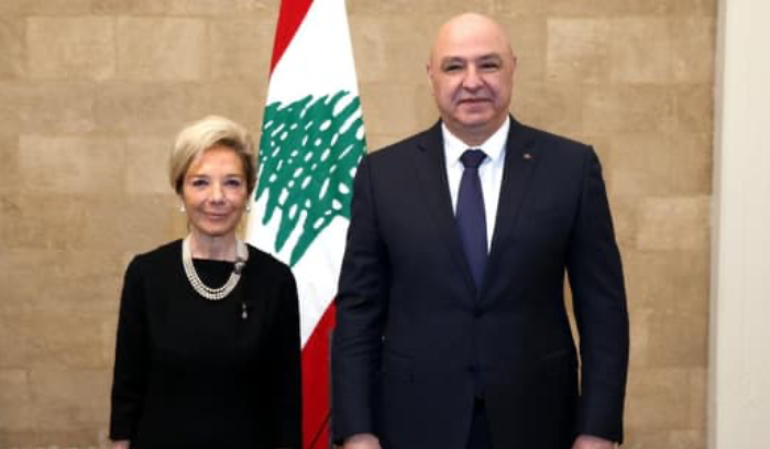 عون تسلّم أوراق اعتماد 3 سفراء