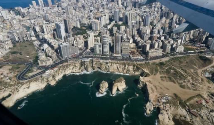 رمى نفسه في البحر... وهذه أوصافه