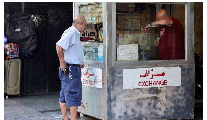 تفاهم مع مضاربين... أغلبهم من جهة سياسية واحدة<br />
قرار سياسي باستقرار الدولار دعماً لمنصوري... إلى حين