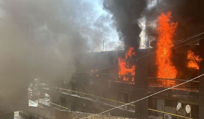 حريق داخل مستودع للإسفنج في طريق المطار