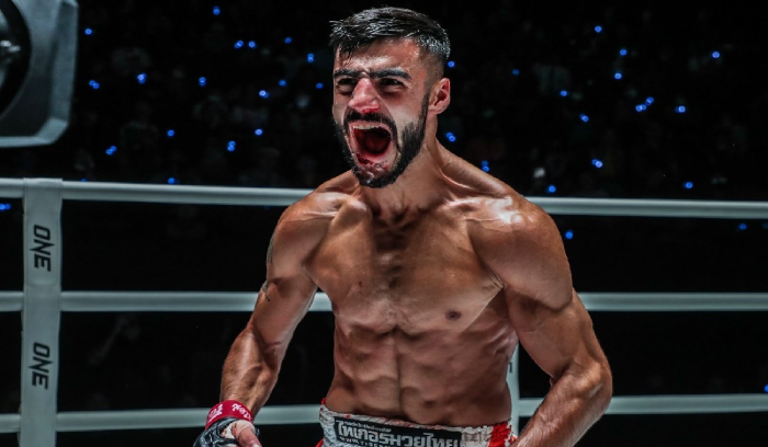 ملاكم لبناني يهدي فوزه العالمي إلى ضحايا انفجار المرفأ