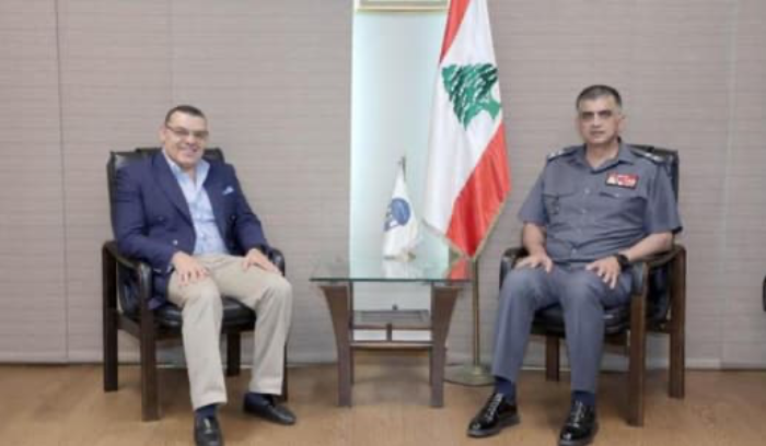 عثمان عرض مع السفير المصري للأوضاع