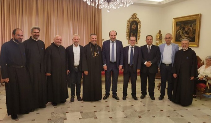 وفد من “الجمهورية القوية” يهنّئ الأباتي جوزف بو رعد