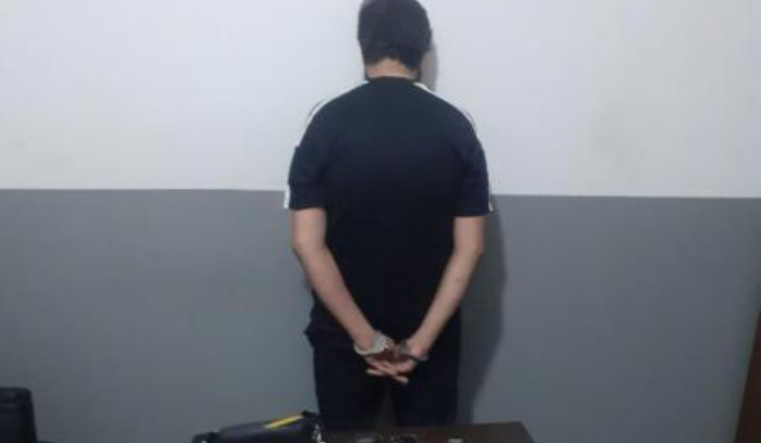 توقيف سارق حقيبة أحد الأشخاص من أحد المنتجعات