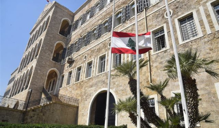 مذكرة بإقفال الإدارات والمؤسسات العامة