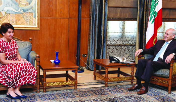 لودريان للوساطة والتسهيل... التعطيل يُمهّد إلى فلتان... لبنان فوق صفيح الشائعات