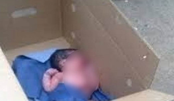 في جبيل… طفلان حديثا الولادة داخل كرتونة!