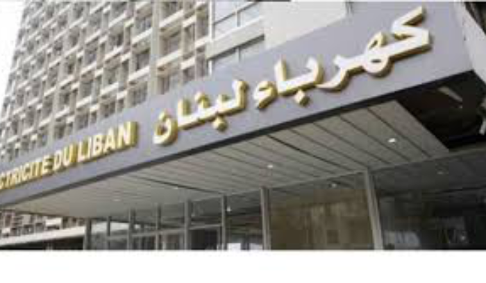 اعتصام للمياومين أمام كهرباء لبنان في كورنيش النهر