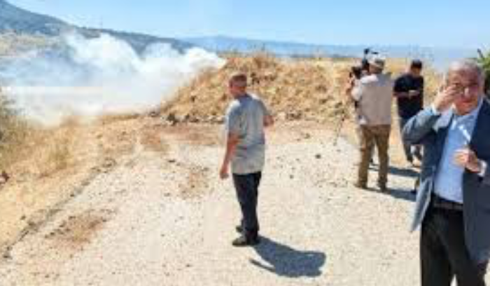 اجتماع الدوحة يرسم خريطة جولة لودريان الثانية... وموفد قطري في بيروت قريباً<br />
حوار حزب الله والوطني الحر: التفاهم على عناوين المرحلة يسهّل الاتفاق على المرشح الرئاسي<br />
التوتر الحدودي مستمر بعد ضم الغجر... والعدو يعتدي على النائب هاشم واعلاميين