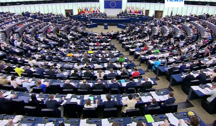 الأوروبيون يفخّخون لبنان بقنبلة النازحين... مهمة لودريان في حقل ألغام... وتوتر جنوباً