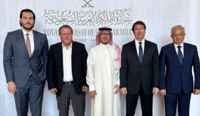 بخاري بحث مع وفد في نشاطات إتحاد مجالس رجال الأعمال اللبنانية الخليجية